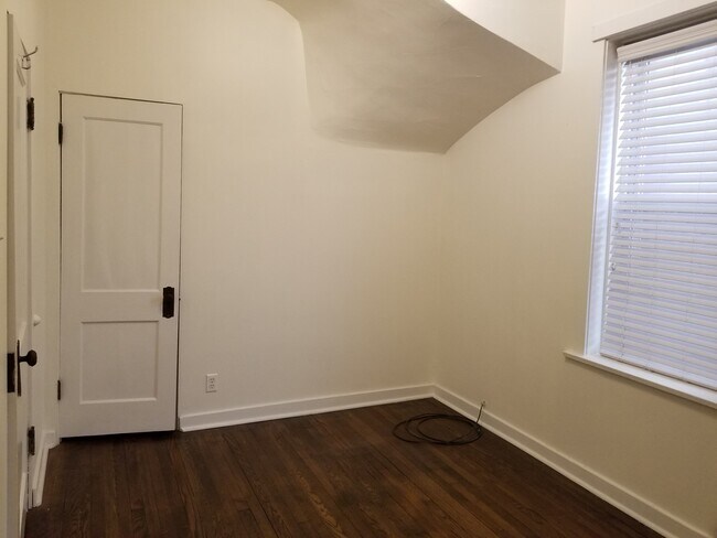 Foto del edificio - 4929 N Western Ave