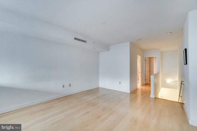 Dormitorio de arriba - 912 F St NW Apt 901