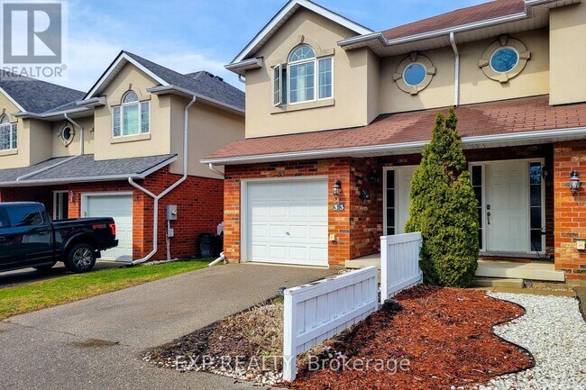 Photo du bâtiment - 20 McConkey Crescent