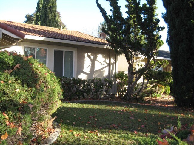 Building Photo - 714 Starbush Dr