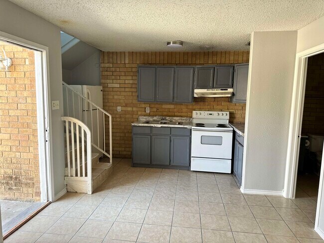Building Photo - 311 Soria Dr