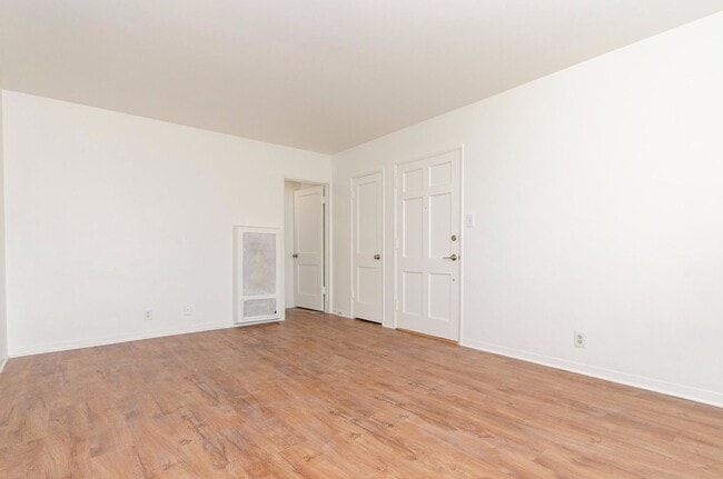 Building Photo - 4230 Los Feliz Blvd