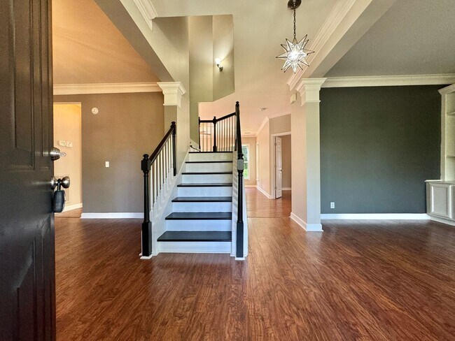 Foto del edificio - 3 Bed, 2 Offices, 2.5 Bath w/ 2 Car Garage in McKays Mill