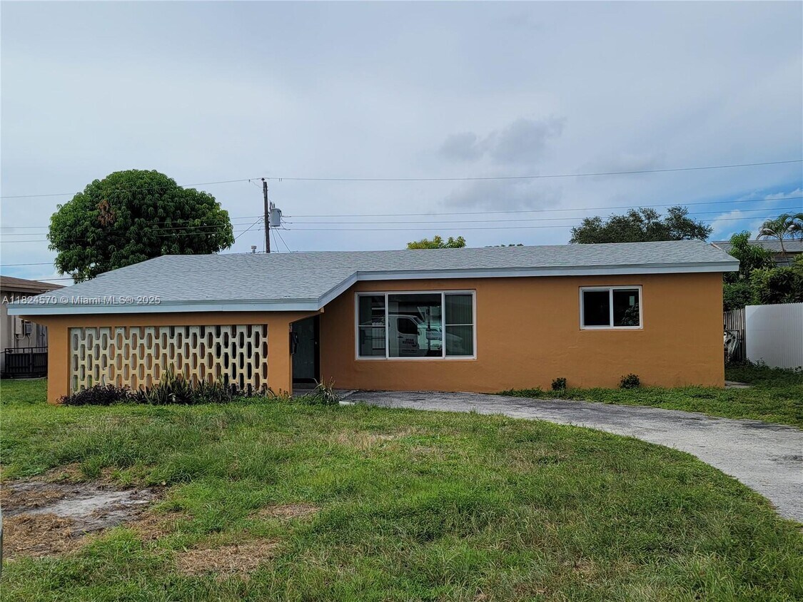 Foto principal - 7817 Panama St