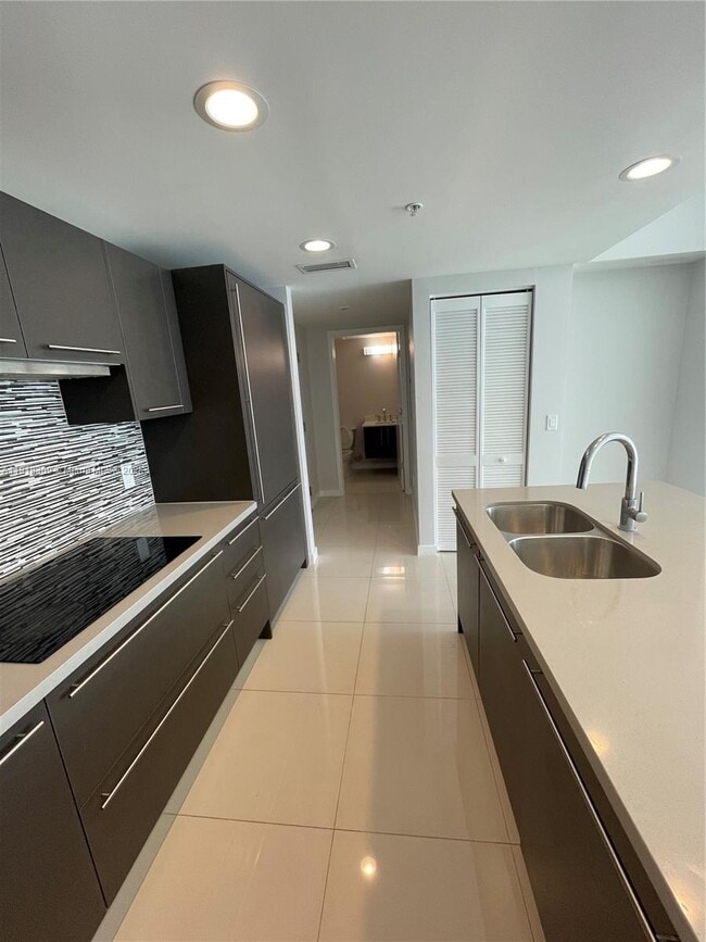 Foto del edificio - 7875 NW 107th Ave