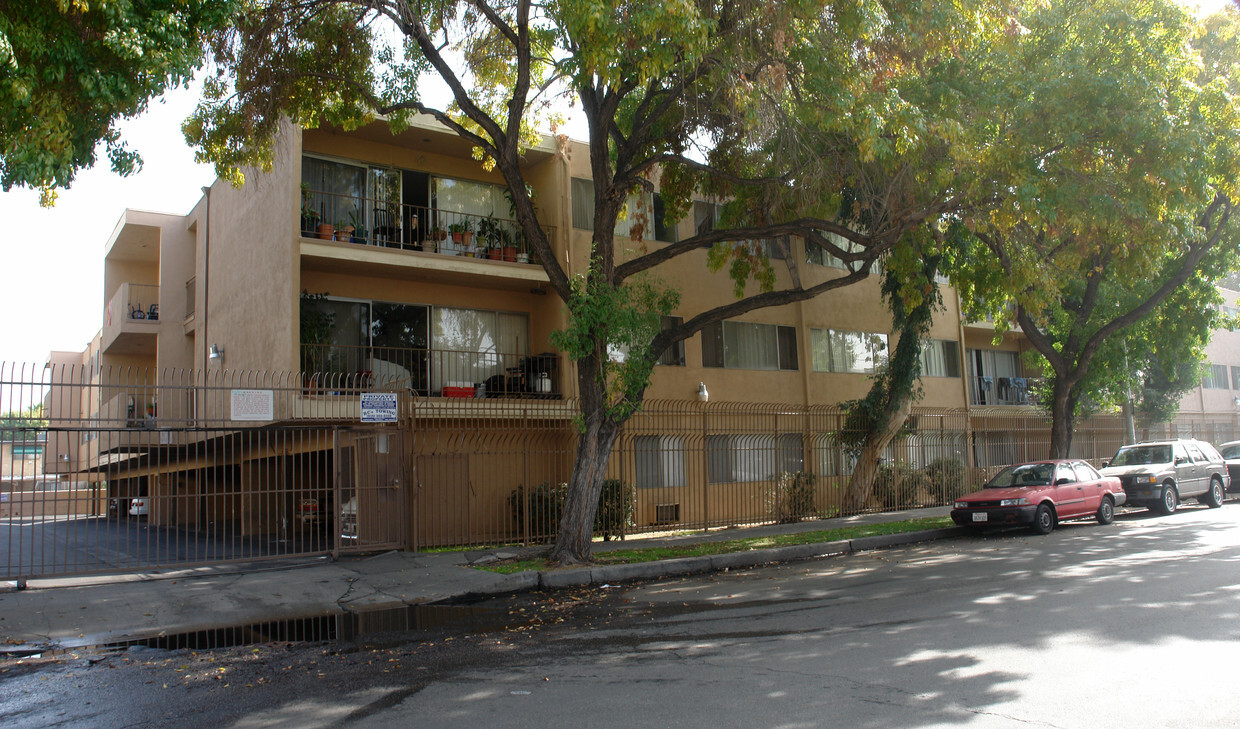 Building Photo - North Pointe Rayen Apartments