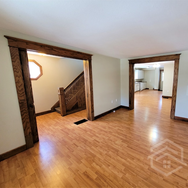 Photo du bâtiment - 3-Bedroom Apartment in Otterville!!