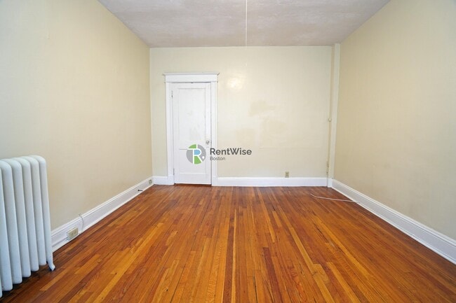 Photo - 64 Woodstock Ave Apartment