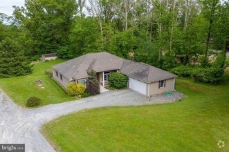 Building Photo - 824 Apache Ln