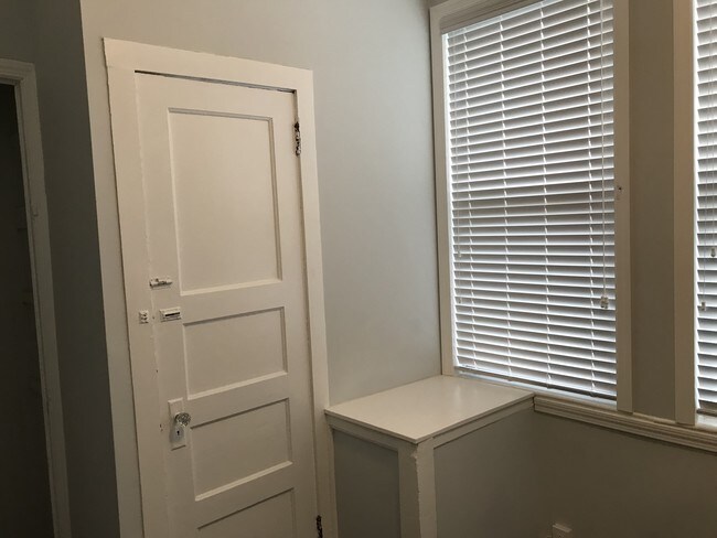 Foto del edificio - 1934 Benedict Ave