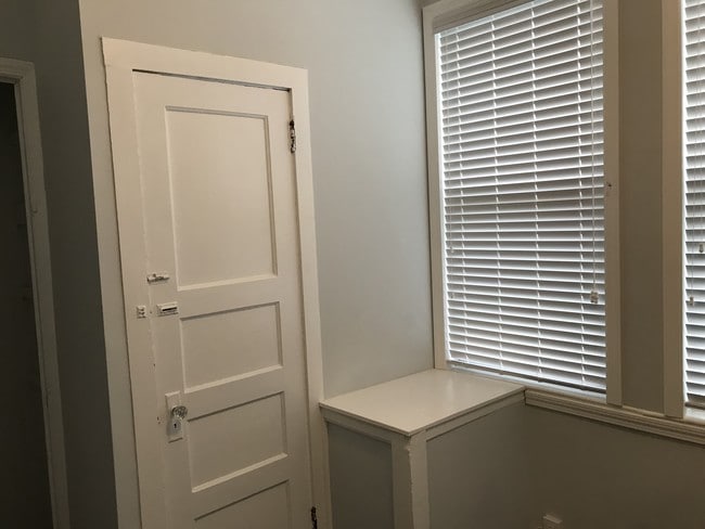 Building Photo - 1934 Benedict Ave