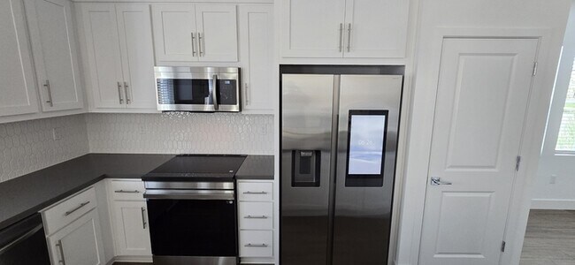 Foto del edificio - Lathrop - Gorgeous 5 Bedroom 3 Bathroom Home