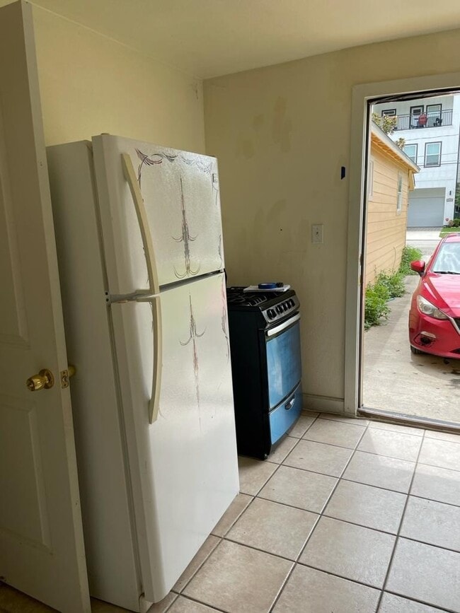 Foto del edificio - 413 N LIVE OAK St