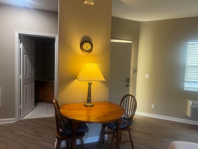 Foto del edificio - 8325 Mulligan Cir