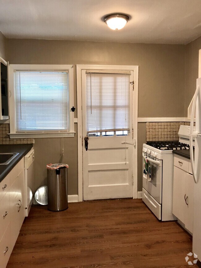 Lundee Apartments for Rent with Hardwood Floors Memphis, TN 1