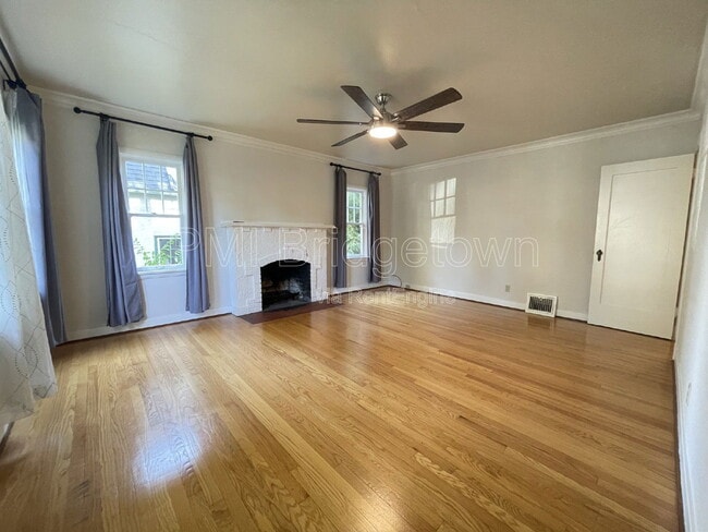 Foto del edificio - 515 SE Peacock Ln