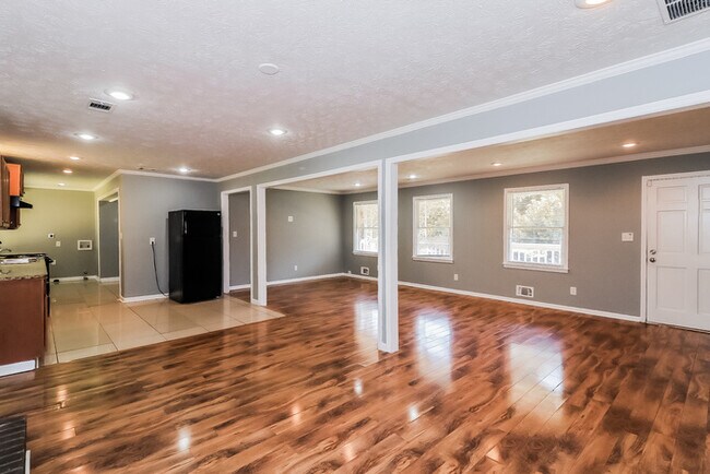 Building Photo - Spacious 3BR 3BA Mableton home now leasing!
