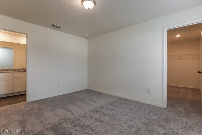 Foto del edificio - 4579 Midland St