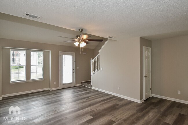 Foto del edificio - 7953 Lake Wind Ct