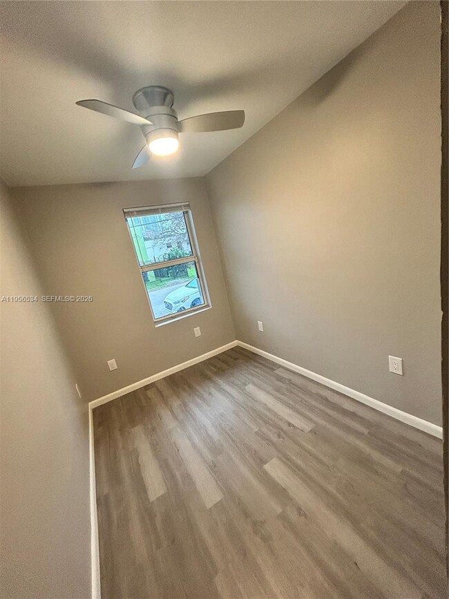 Foto del edificio - 1740 NW 1st Pl