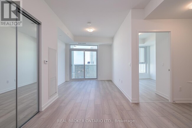 Photo du bâtiment - 498-2498 Caldari Rd