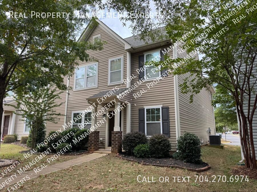 Foto principal - Charming 3BR/2.5BA House in Charlotte!