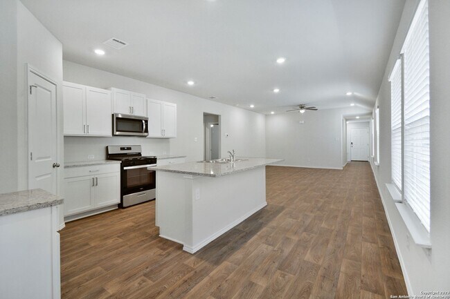 Foto del edificio - Like New in Von Ormy!!!