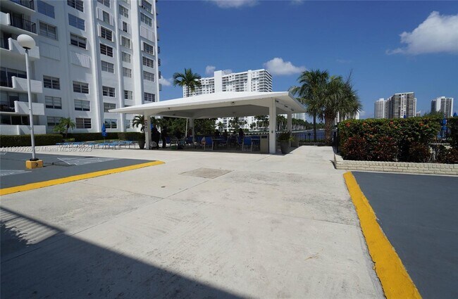 Foto del edificio - 2750 NE 183rd St