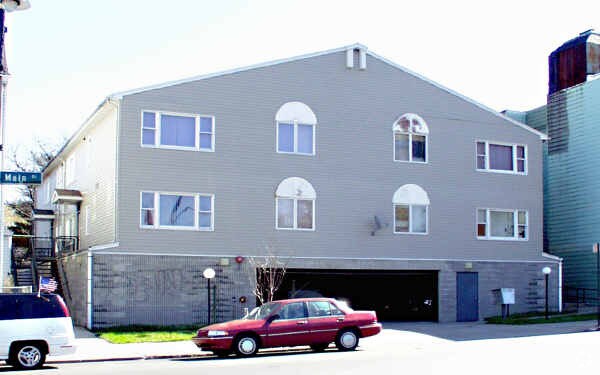 Primary Photo - 821-825 Main St