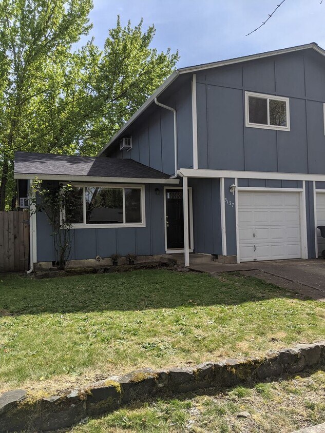 Foto principal - Great 2-Story, 2-Bedroom, 1.5-Bath Duplex ...