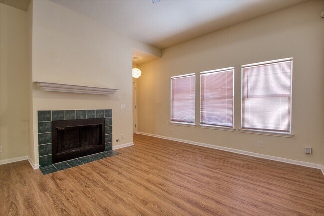 Foto del edificio - 21208 Derby Day Ave