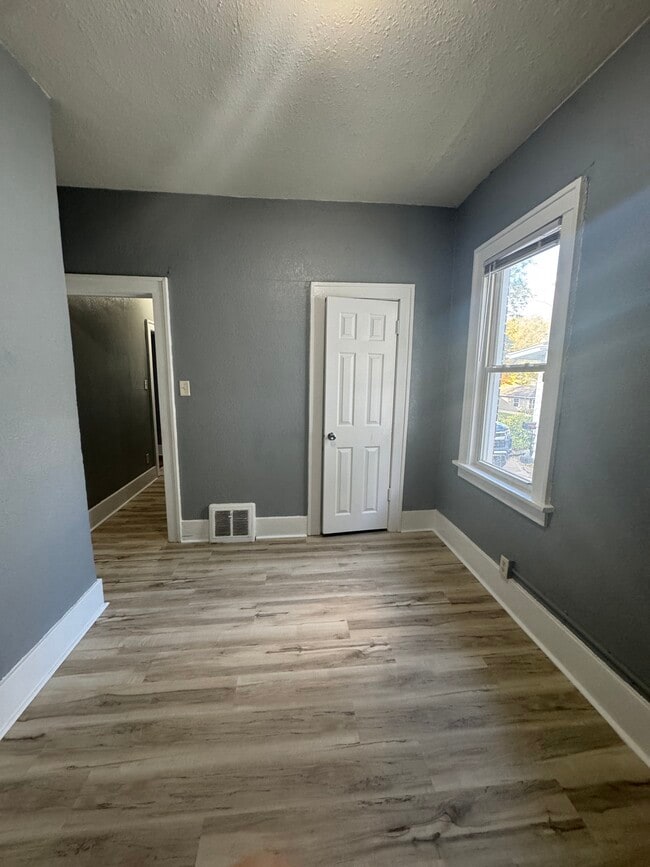 Building Photo - 2018 S Brookfield St