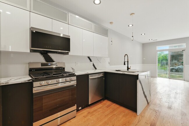 Building Photo - 6327 S Langley Ave