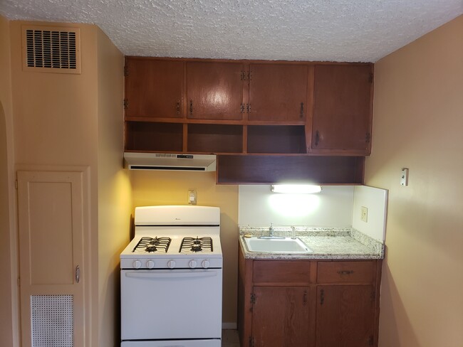 Building Photo - 6434 Strawberry Ln
