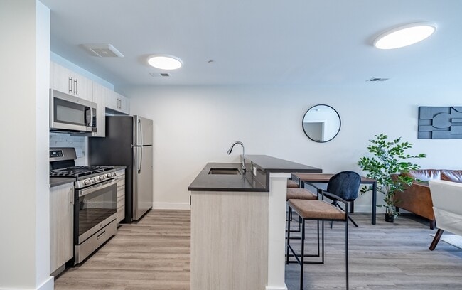 Building Photo - 72 S Essex Ave