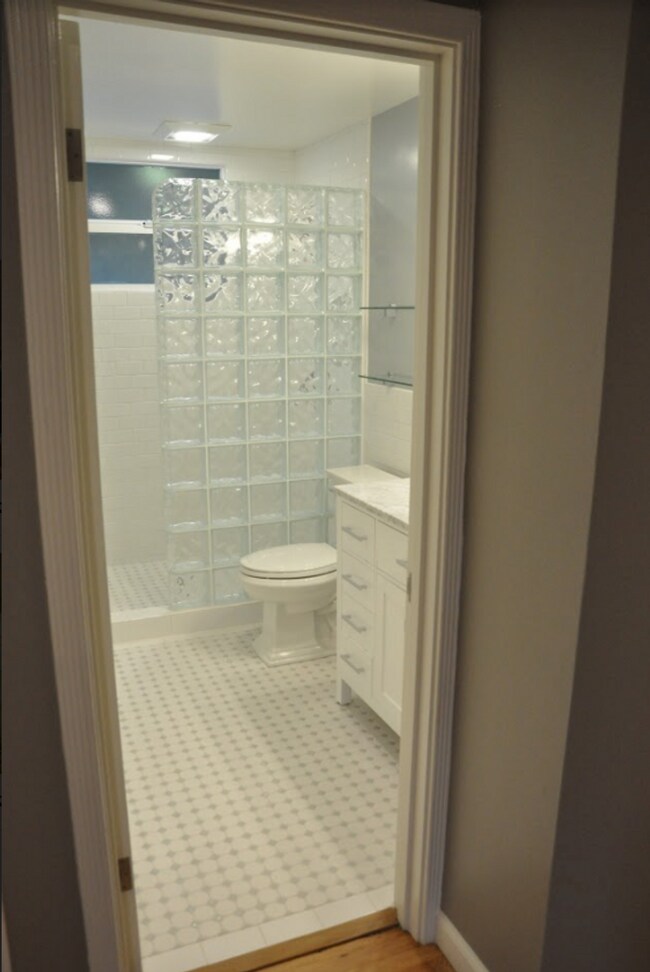 Foto del edificio - 472-474-474 Corbett Ave