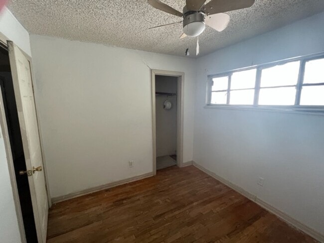 Foto del edificio - 4409 S Travis St