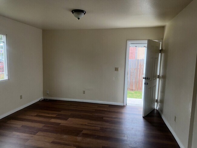 Foto del edificio - 427 E 98th St