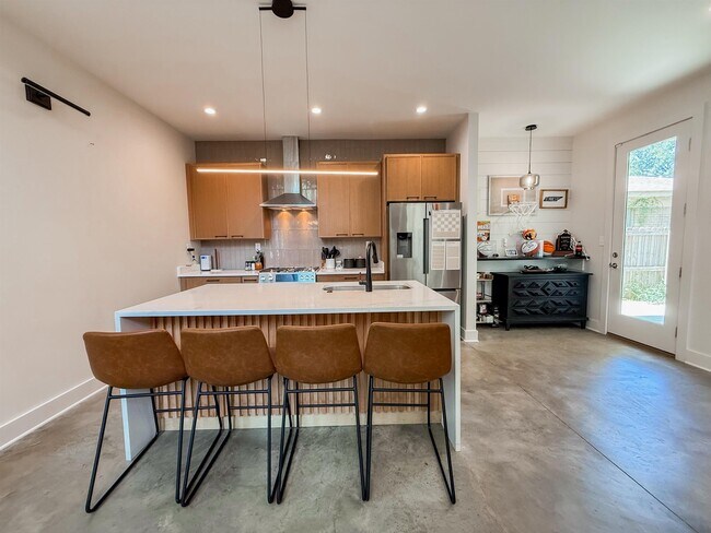 Building Photo - 765 Carnes Sta Cv