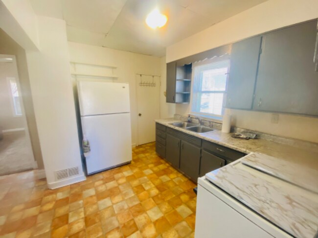 Building Photo - 318 N State St