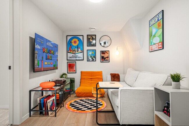 Building Photo - 53 Edith Cres NW