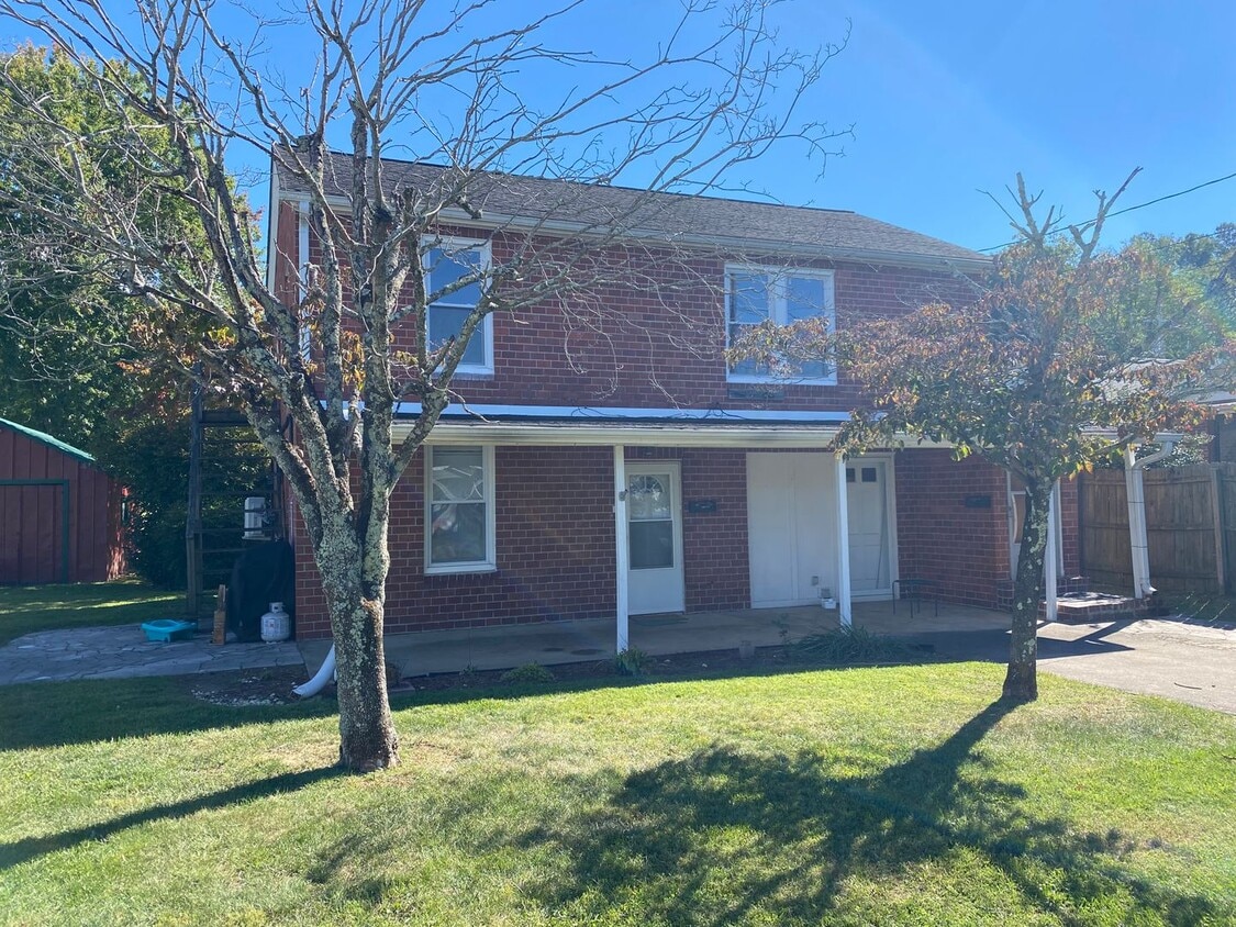 Primary Photo - 614 W H St