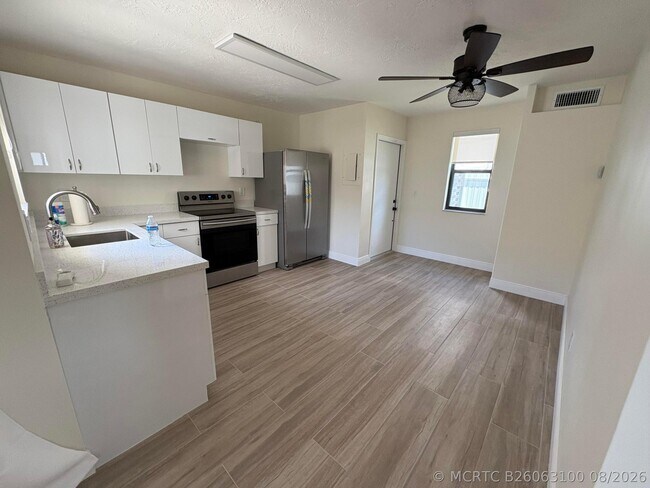 Foto del edificio - 10928 SW 2nd St