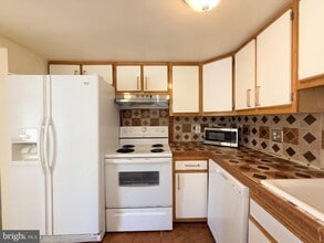 Building Photo - 10108 Campus Way S