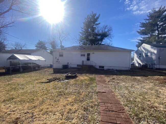 Building Photo - 1005 Edgehill Dr