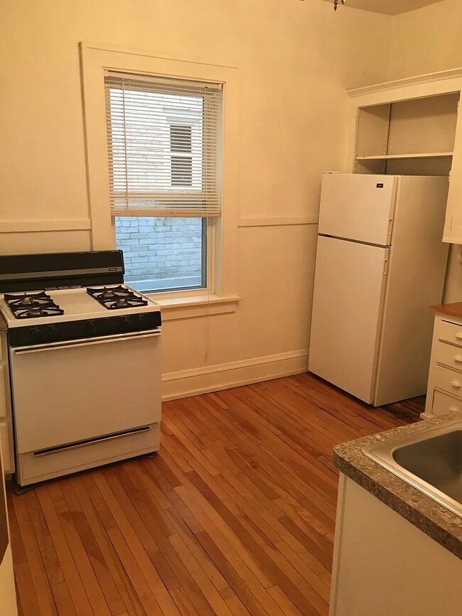 Foto del edificio - 2222 N Girard Ave