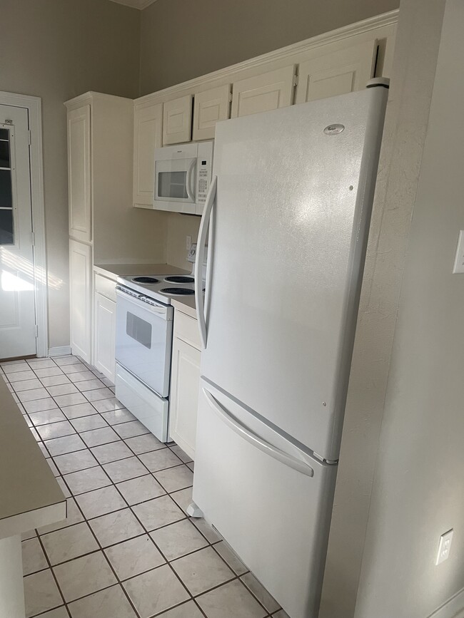 Foto del edificio - 2432 Melody Ln