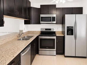 Building Photo - 8750 Royal Palm Blvd
