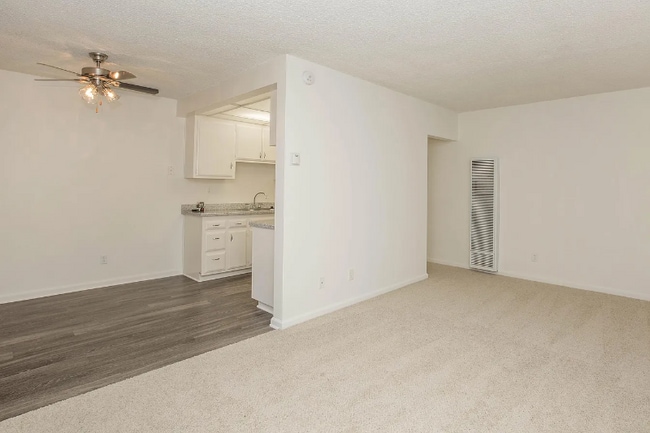 Building Photo - 1301 Las Riendas Dr