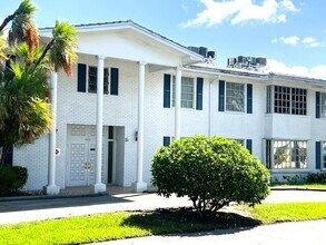 Building Photo - 6800 NE 22nd Way